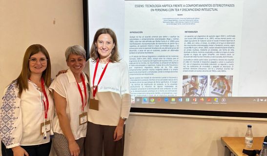 Mila Fuentes, Encarna Pozo y Cristina Santamarina presentan el póster del proyecto ESSENS