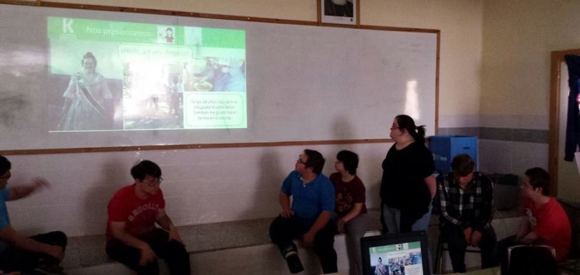 Alumnos de Transición a la Vida Adulta presentando su proyecto en EPLA Godella.