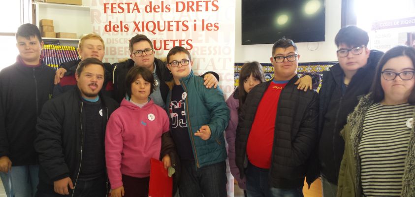 Alumnos de Transición a la Vida Adulta en el Ayuntamiento de Rocafort